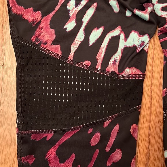 NWT Performance Capri - Picture 6 of 8